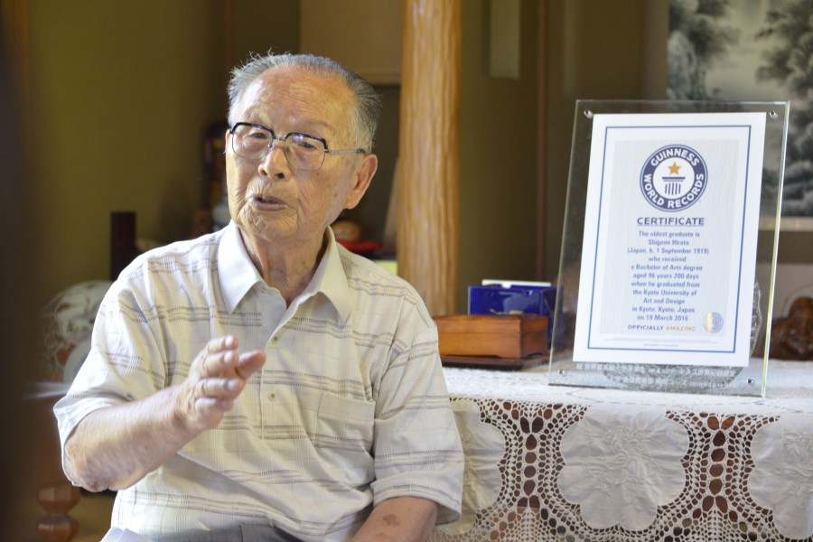 nenek wisuda