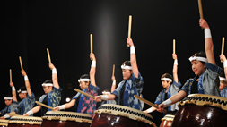 「和太鼓悳」四条河原町にて演奏