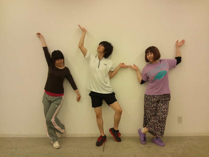 四回生３人のダンサーさんです。 左)松岡咲子 中)塙健太郎  右)重実紗果 このダンサーさんで踊ります！