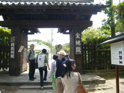 金地院に向かいます