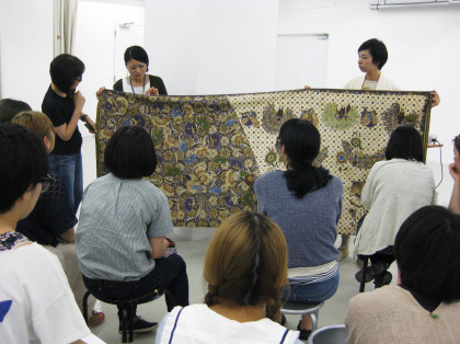 大人気の インドネシアで購入手描きバティック（臈纈染め）絵画 絵画