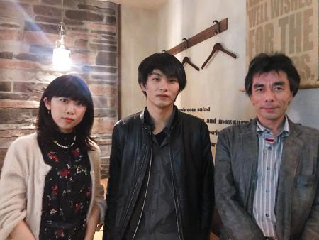 左から文月悠光さん、井村さん、歌人の永田淳先生。永田先生は、短歌の授業と短歌サークル「上終歌会」でお教えくださっている、井村さんの師匠的存在です。
