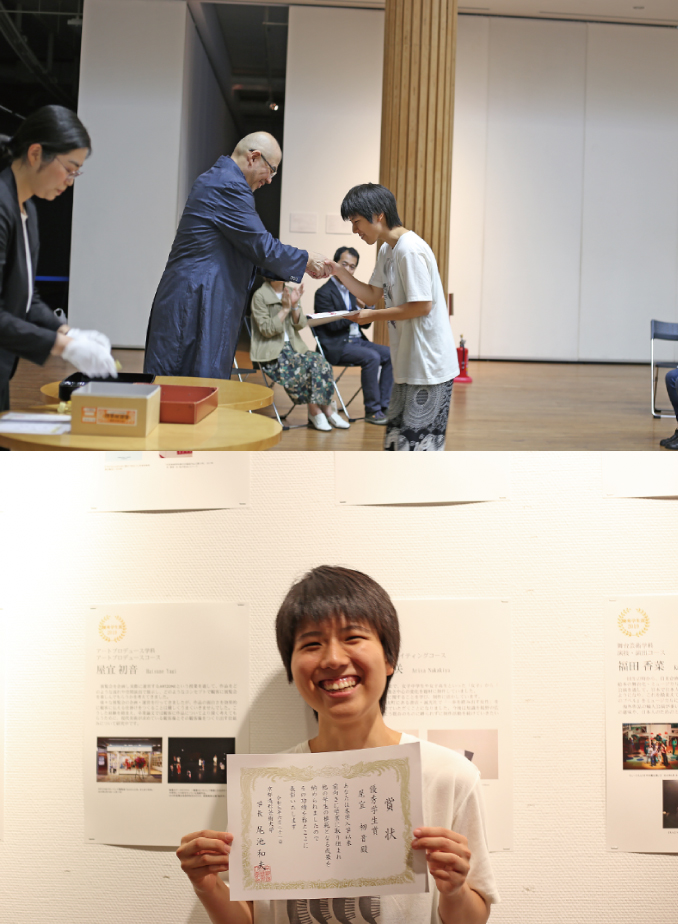 丹羽副学長から賞状を授与されました。嬉しそうな屋宜さん!