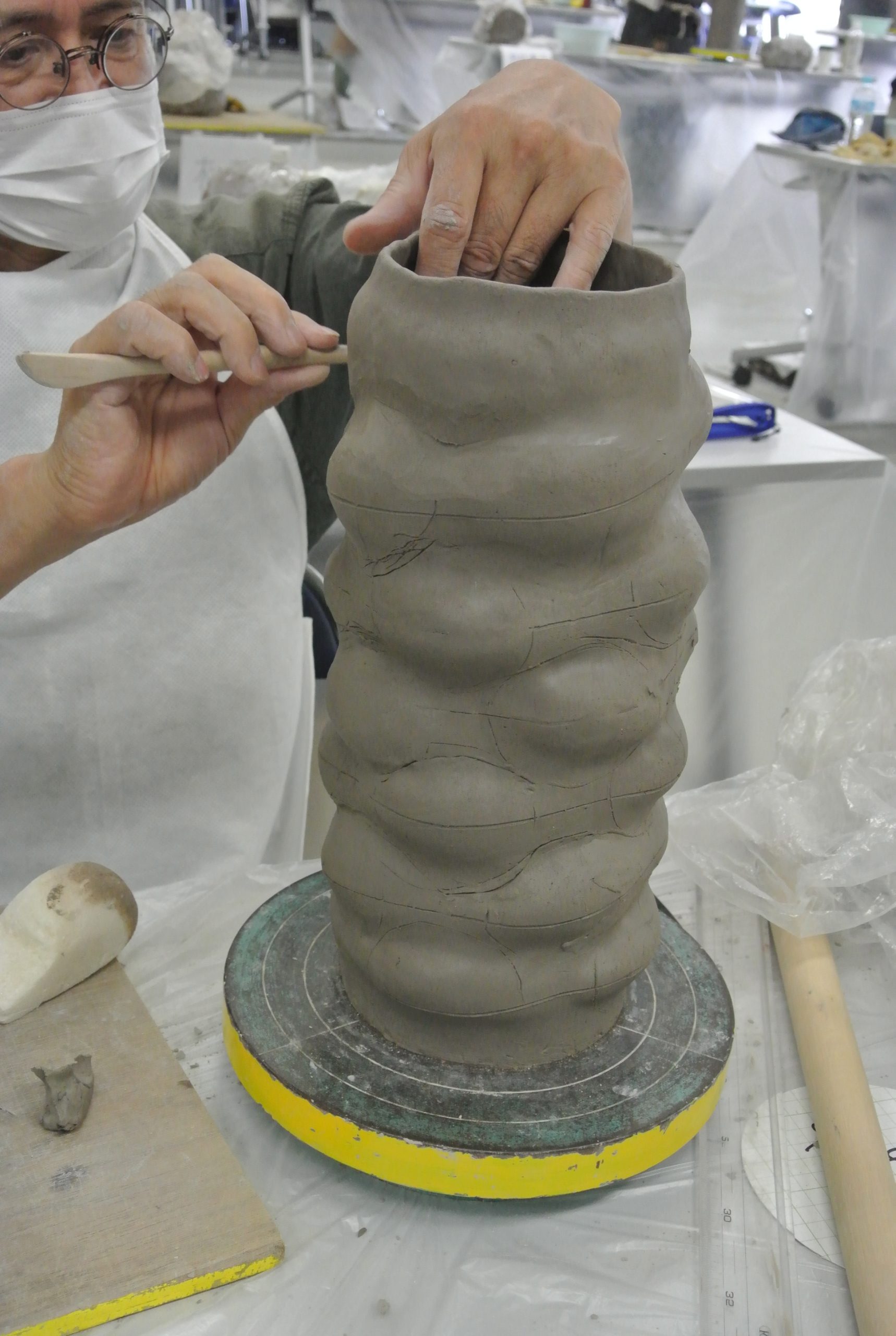 【陶芸コース】円柱からの展開（手びねり技法）切ったり貼ったり膨らませたり！