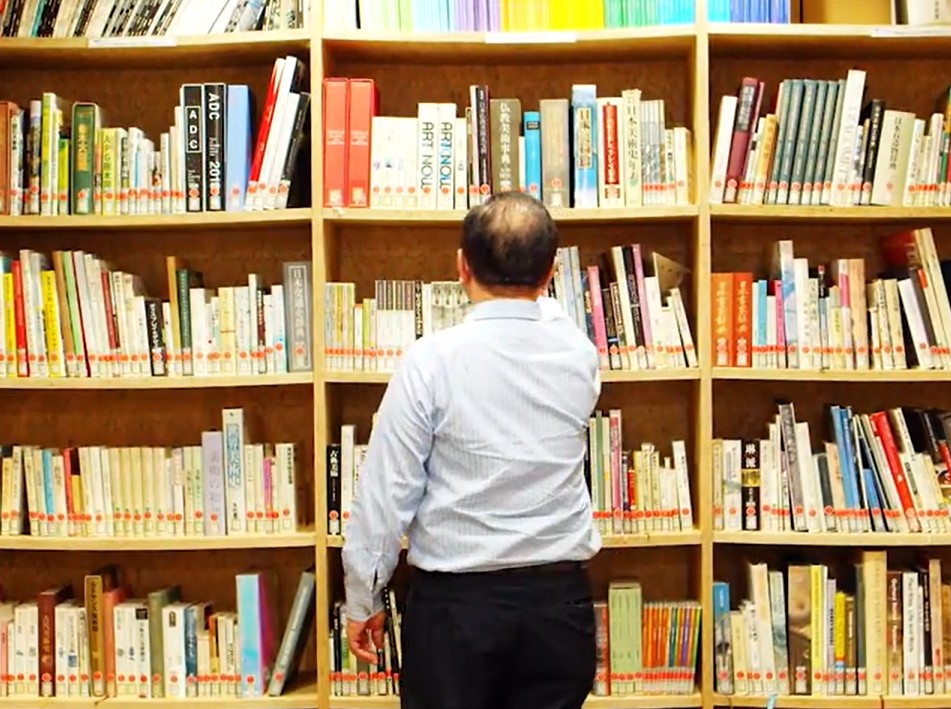 【卒業生の声】「永遠に生きるかのように学びなさい」―芸術教養学科から大学院へ、そして著書出版へ