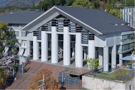 本物の美術館で、実際の展示をつくる