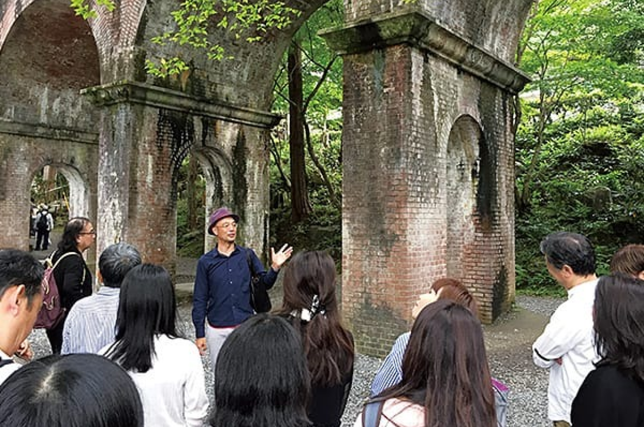 各専門家による講義を開講