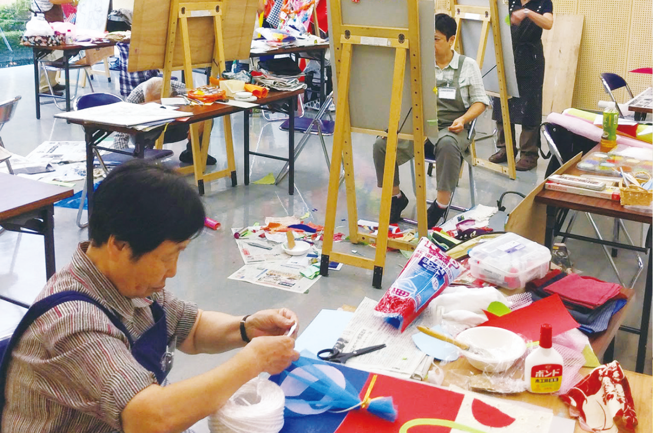 コラージュを油彩で描写表現