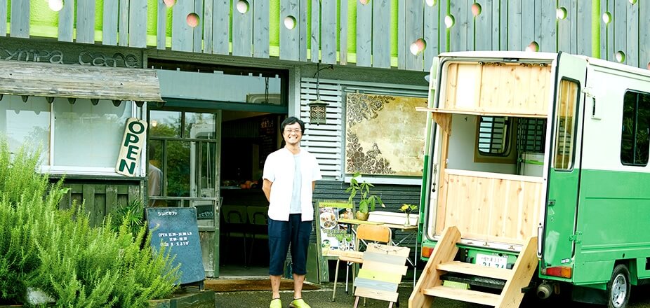 ITエンジニアとカフェ店主をしながら芸大生に